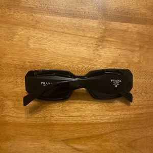 Prada sunglasses like new